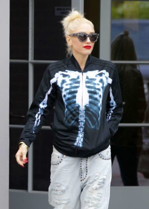 Gwen Stefani walking out of studio in Los Angeles
