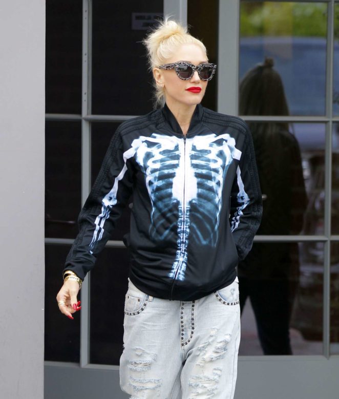 Gwen Stefani walking out of studio in Los Angeles