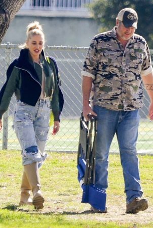 Gwen Stefani - With Blake Shelton seen in the park in Los Angeles