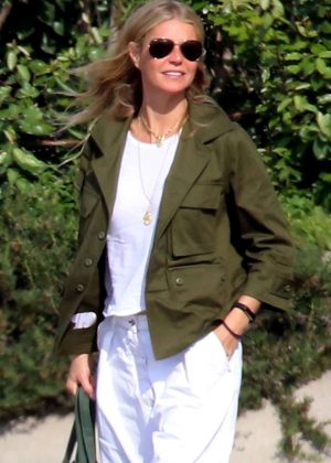 Gwyneth Paltrow - Arriving in the Amalfi Coast