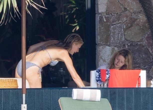Gwyneth Paltrow - Displays her bikini body while vacationing in Puerto Vallarta