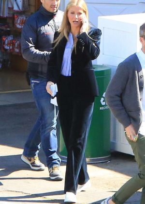 Gwyneth Paltrow - Leaving her Goop Lab store in Santa Monica