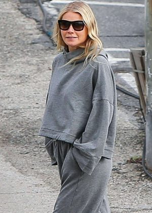 Gwyneth Paltrow - Out in Brentwood