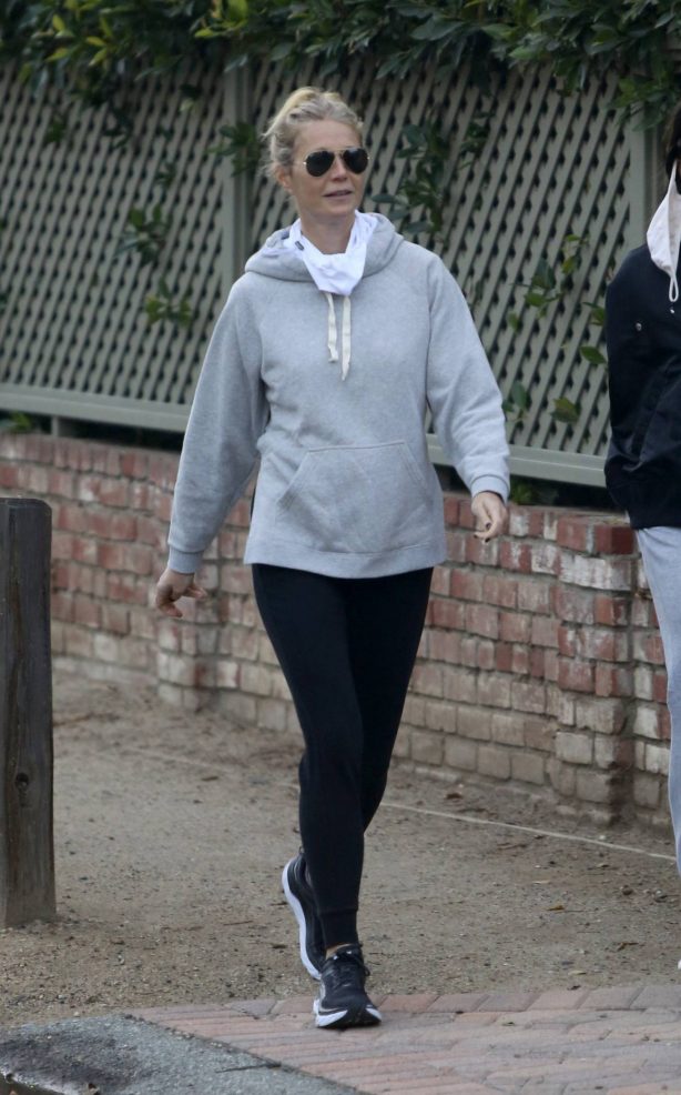 Gwyneth Paltrow - Steps out for a walk with a friend in Brentwood