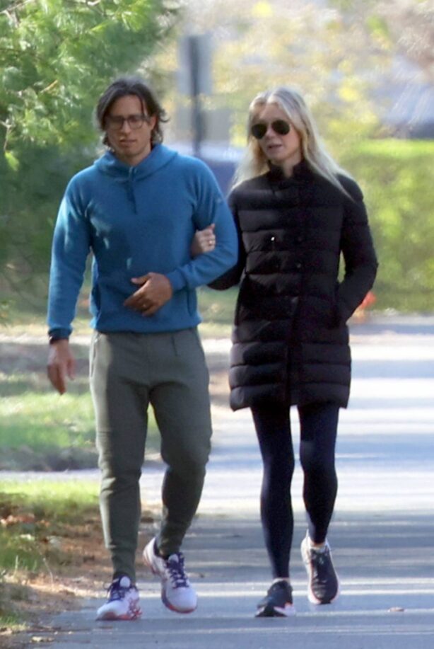 Gwyneth Paltrow - With husband Brad Falchuk out for a walk on Thanksgiving Day