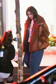 Hailee Steinfeld at Brooklyn Diner in NYC