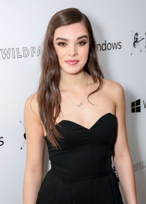 Hailee Steinfeld - First Annual Girls To The Front Event in LA