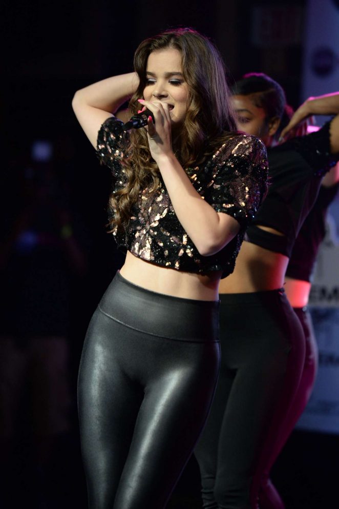 Hailee Steinfeld - Hits 97.3 Sessions at Revolution in Fort Lauderdale