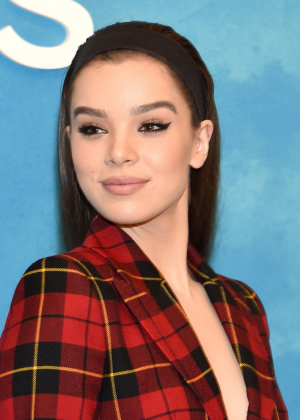 Hailee Steinfeld - Michael Kors Collection 2019 Fashion Show in NY