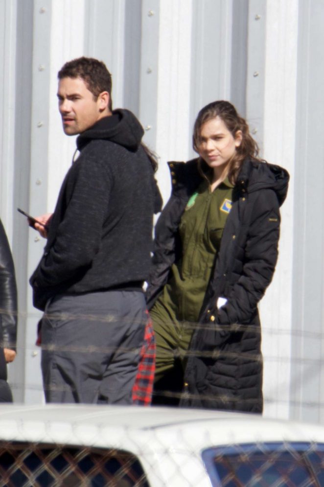 Hailee Steinfeld on set 'Pitch Perfect 3' in Atlanta