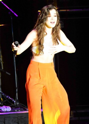 Hailee Steinfeld - Performing at the Chum FM Breakfast in Barbados