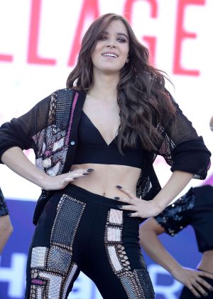 Hailee Steinfeld Performs at 2016 iHeartRadio Music Festival Day 1 in Las Vegas