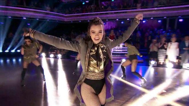 Hailee Steinfeld - Performs at Dancing With The Stars