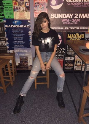 Hailee Steinfeld - Performs at Julia Michaels' Concert in London