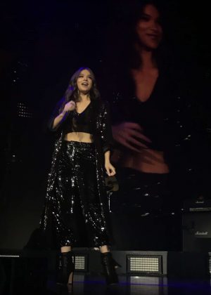 Hailee Steinfeld - Performs at 'The Voicenotes' tour in Camden