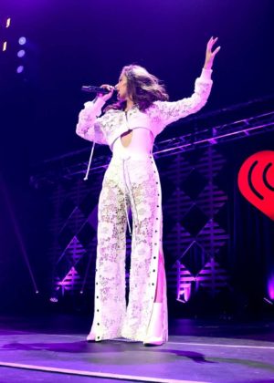 Hailee Steinfeld – Performs at WiLD 94.9's FM's Jingle Ball 2017 in San ...