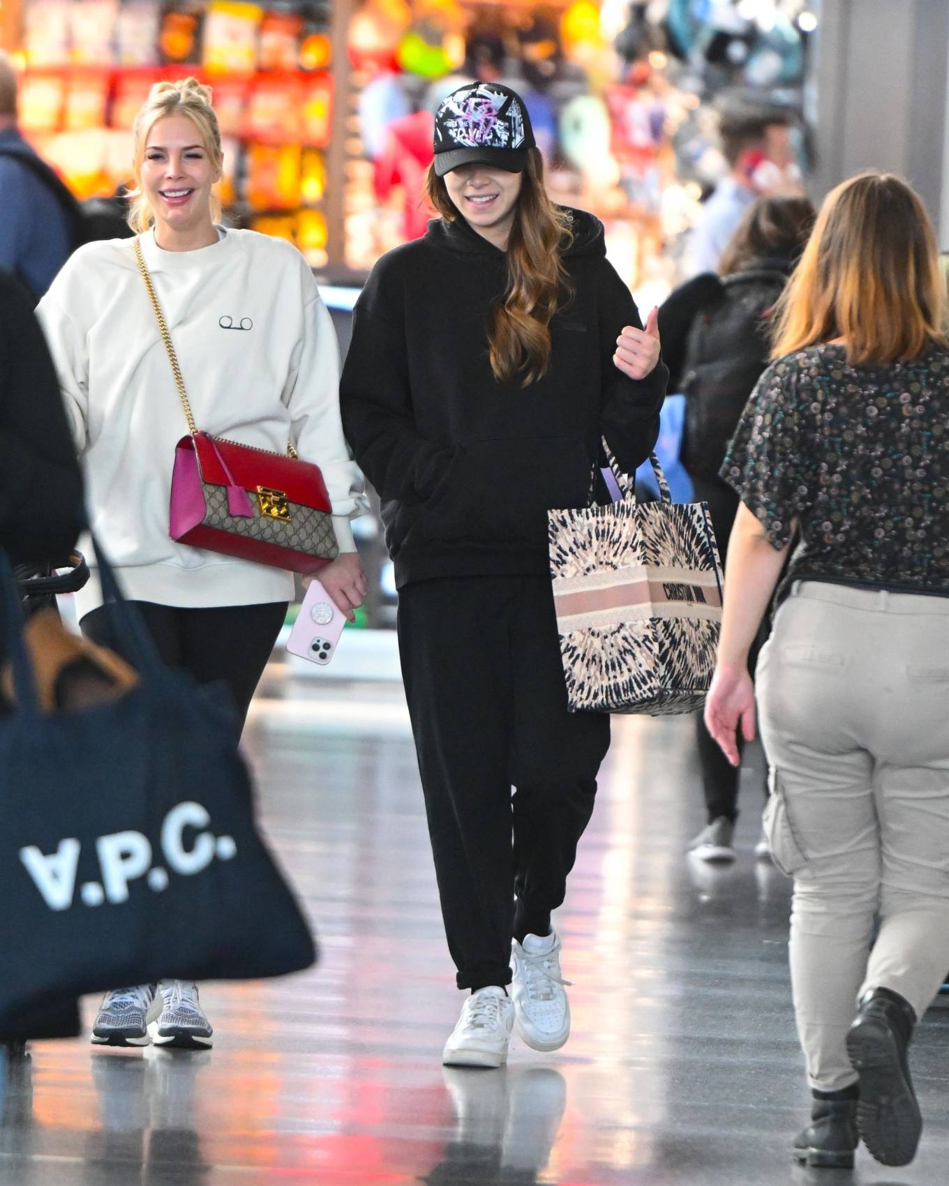 Hailee Steinfeld - Spotted at JFK Airport in New York