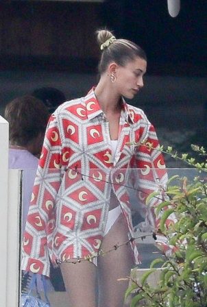 Hailey and Justin Bieber and Kendall Jenner - Pictured at the Kardashian's beach house in Malibu