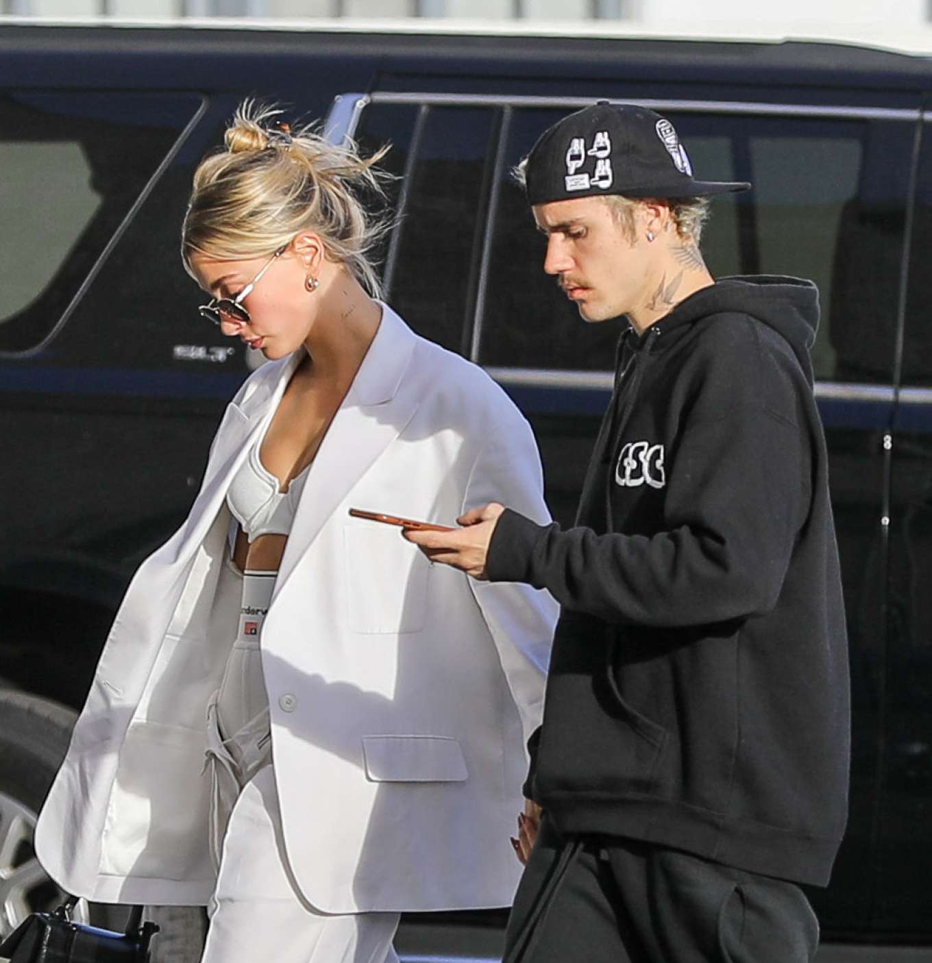 Hailey Bieber 2020 : Hailey and Justin Bieber - Head to see the new movie w...
