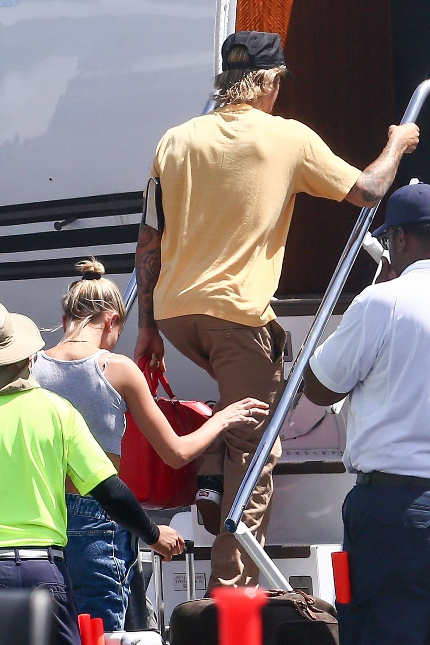 Hailey Baldwin And Justin Bieber Board A Private Jet In Miami 09 Gotceleb