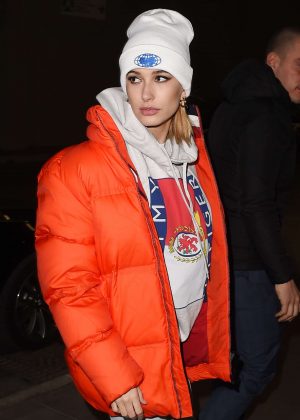 Hailey Baldwin - Arriving at Tommy Hilfiger Show 2018 in Milan