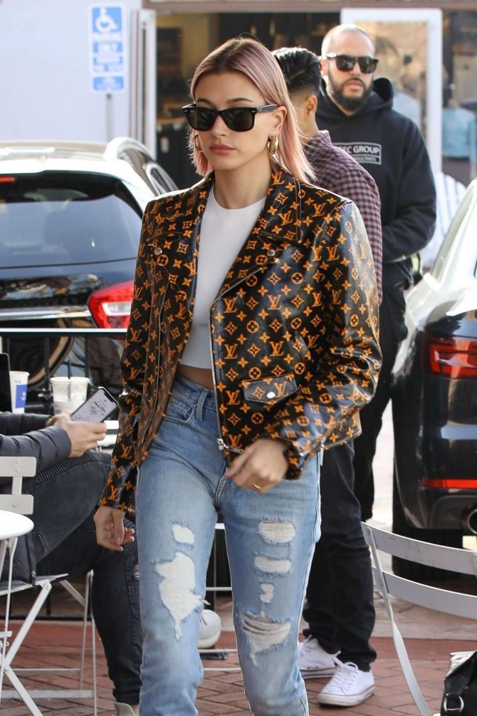 Hailey Baldwin at Alfred Coffee in Brentwood