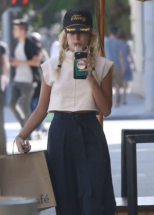 Hailey Baldwin at M Cafe in Beverly Hills
