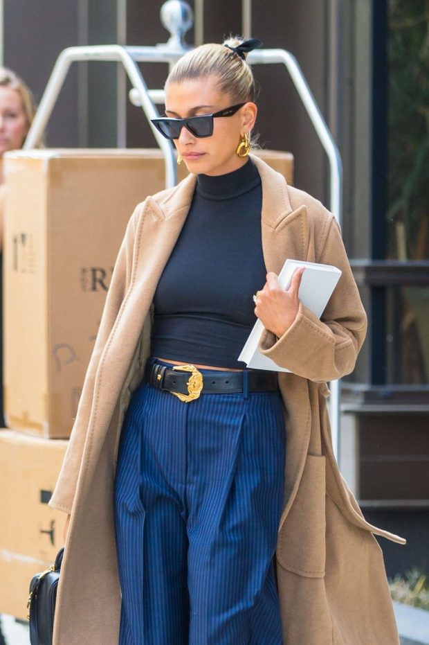 Hailey Baldwin - Exiting her apartment in NYC