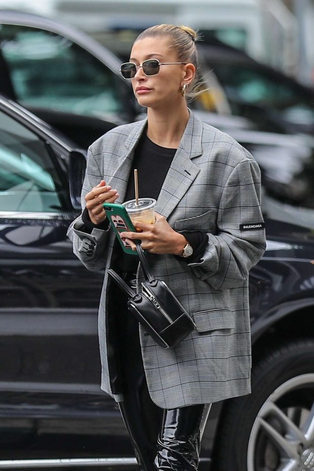 Hailey Baldwin - Heading to a day spa in Beverly Hills