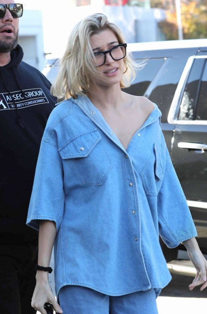 Hailey Baldwin - Heads for lunch in West Hollywood