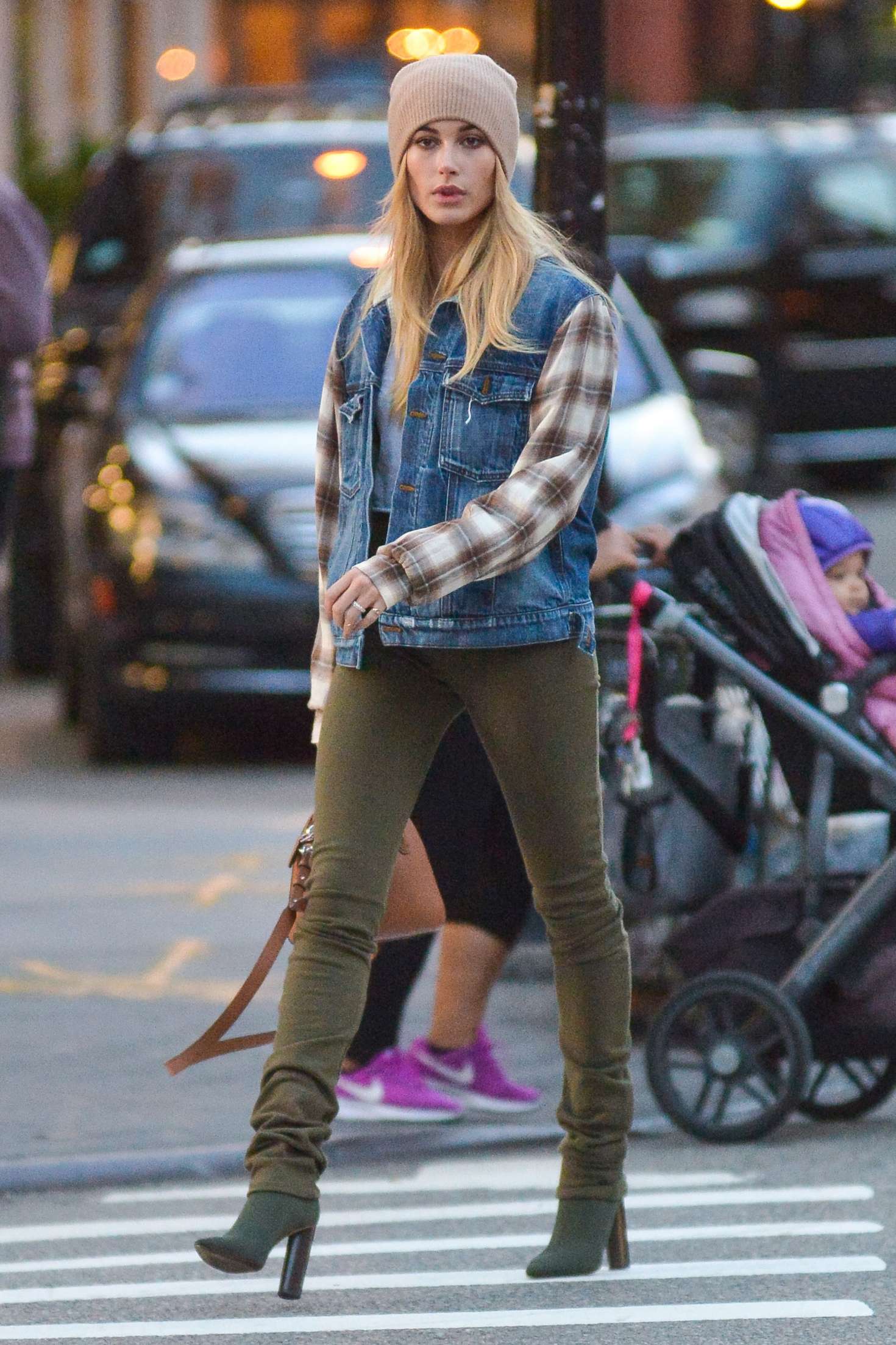 Hailey Baldwin in Tight Jeans Out in NYC | GotCeleb1470 x 2205