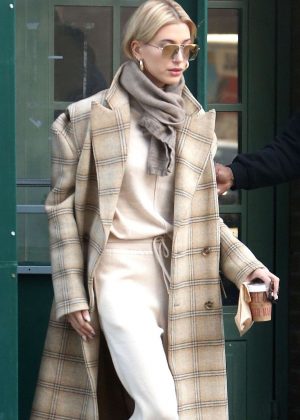 Hailey Baldwin - Leaving a building in NYC