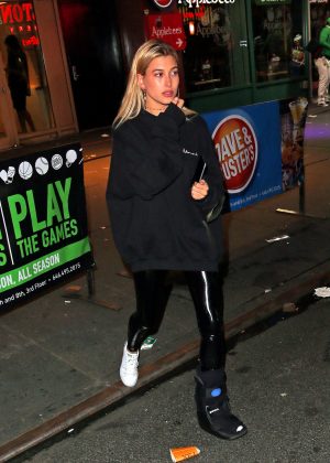Hailey Baldwin Leaving Drake's SNL After Party in NYC