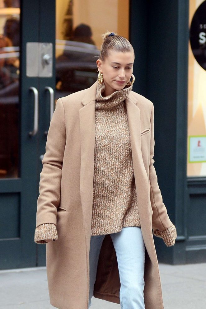 Hailey Baldwin - Out and about in New York