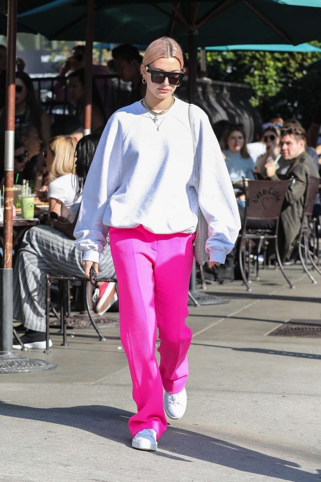 Hailey Baldwin - Out for breakfast at Urth Caffe in West Hollywood
