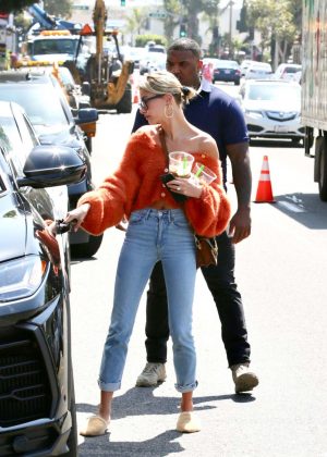 Hailey Baldwin - Out in Los Angeles