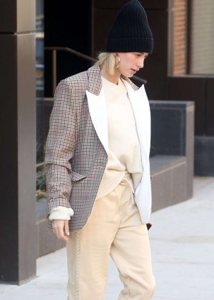 Hailey Baldwin - Out in NYC