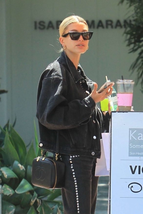 Hailey Baldwin - Out running errands in Los Angeles