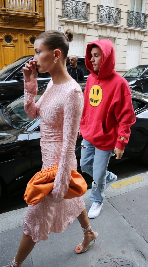 Hailey Baldwin - Steps out with Justin Bieber for diner at Stresa's restaurant in Paris