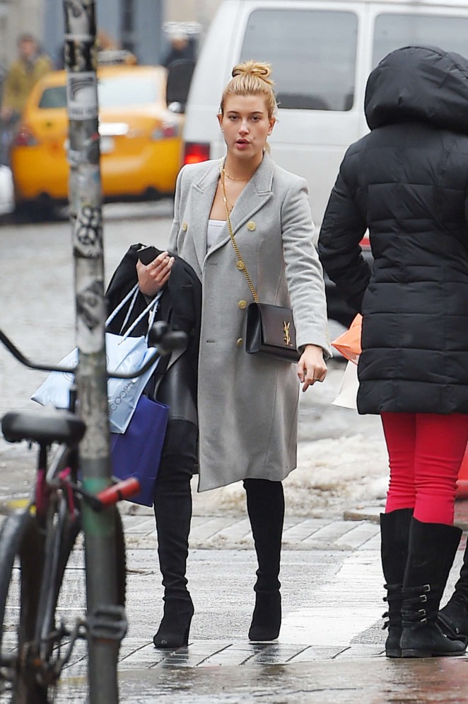 Hailey Baldwin Street Style - Out in NYC