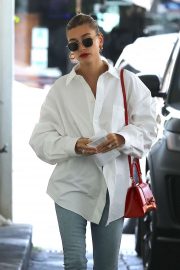 Hailey Bieber - Arrives at a skincare clinic in Beverly Hills
