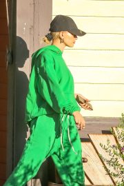 Hailey Bieber - Arriving at a recording studio to meet Justin Bieber in Los Angeles