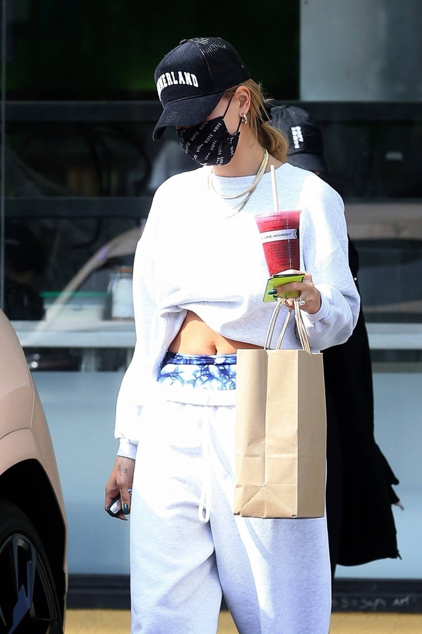 Hailey Bieber - displays her midriff during a juice run in Los Angeles ...