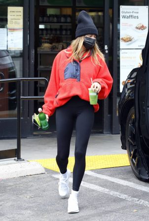 Hailey Bieber - Seen after her daily workout session in West Hollywood