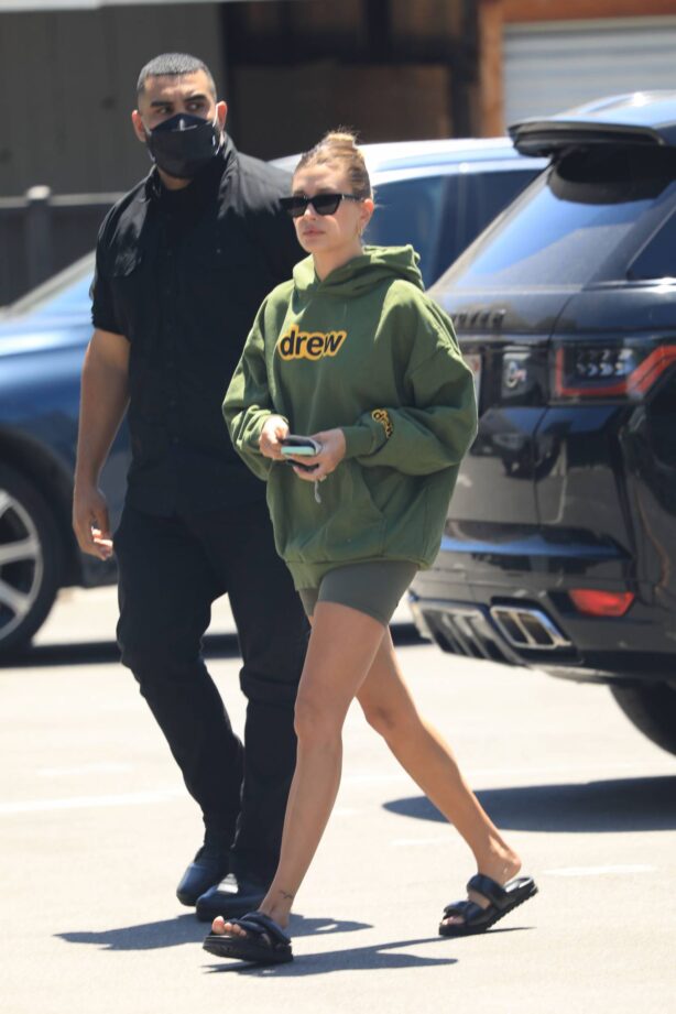 Hailey Bieber - Seen at XIV Karats Jewelry store in Beverly Hills
