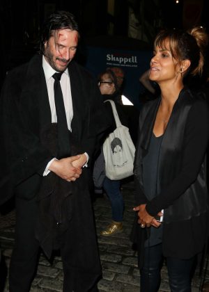 Halle Berry - Chats with Keanu Reeves on set of 'John Wick 3' in New York
