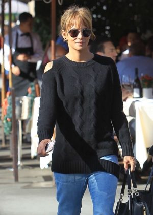 Halle Berry - Christmas Shopping in Beverly Hills