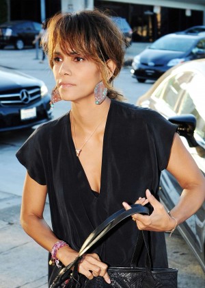 Halle Berry - Craig's Restaurant in West Hollywood