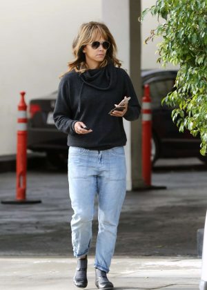 Halle Berry - Leaving the dentist office in Beverly Hills