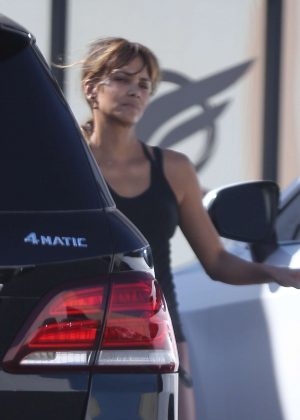 Halle Berry - Leaving the gym in Los Angeles